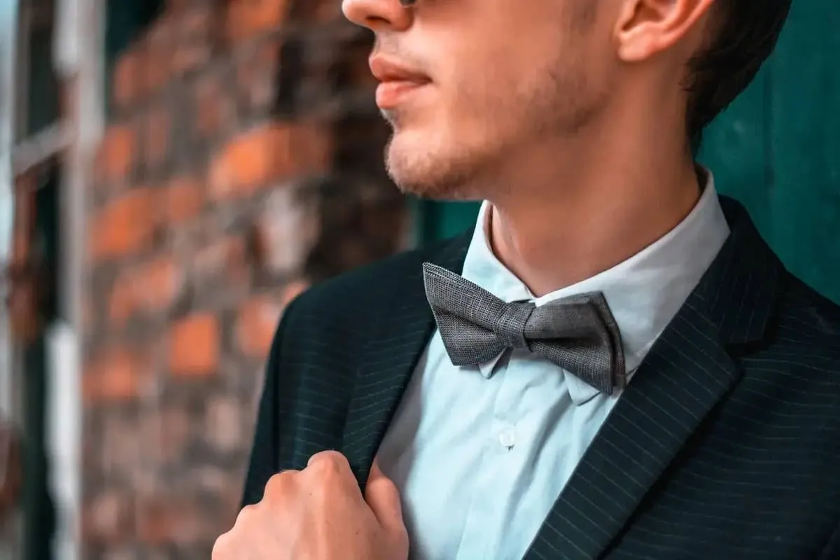 Green Pre-Tied Bow Ties for Wedding Party - Stylish and Convenient