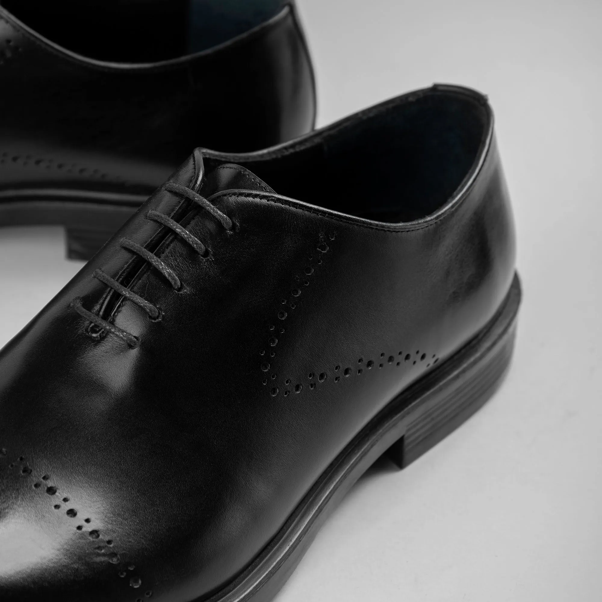 Oxford Whole Cut Shoes - Black